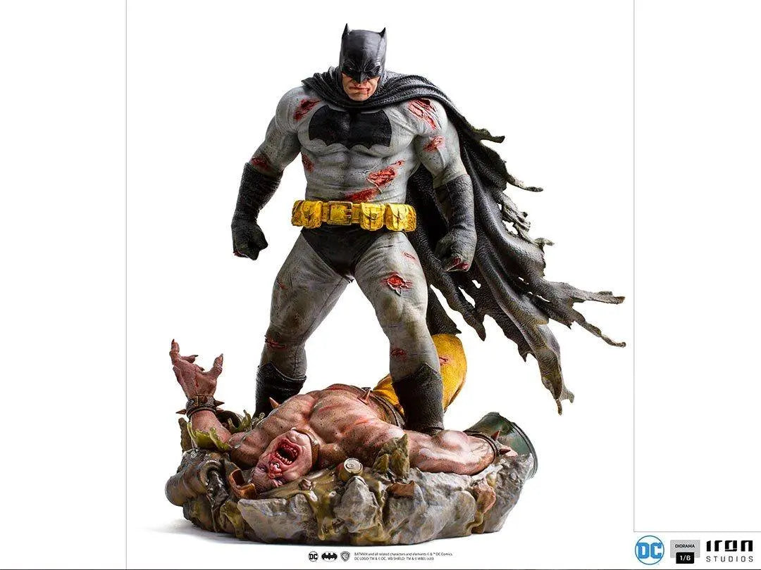 PREORDER - IRON STUDIOS - Batman The Dark Knight Returns 1/6 Diorama - DC Comics Collectible Iron Studios
