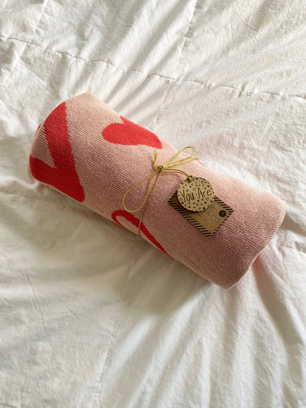 CALHOUN & CO - So Very Loved Tapestry Blanket - In Sweetheart Pink & Red Throw Calhoun & Co 